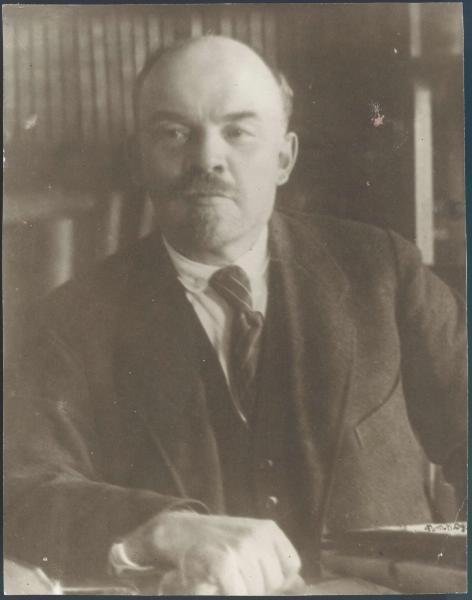 Портрет Владимира Ленина, 1919 год, г. Москва. Видео «Шуховская башня» с этой фотографией.