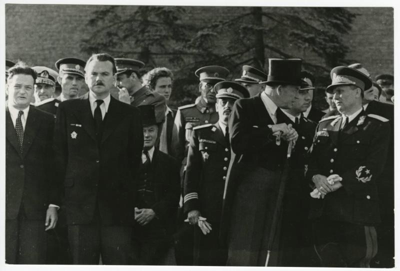 Югославская делегация у Кремлевской стены, 1 - 23 июня 1956, г. Москва