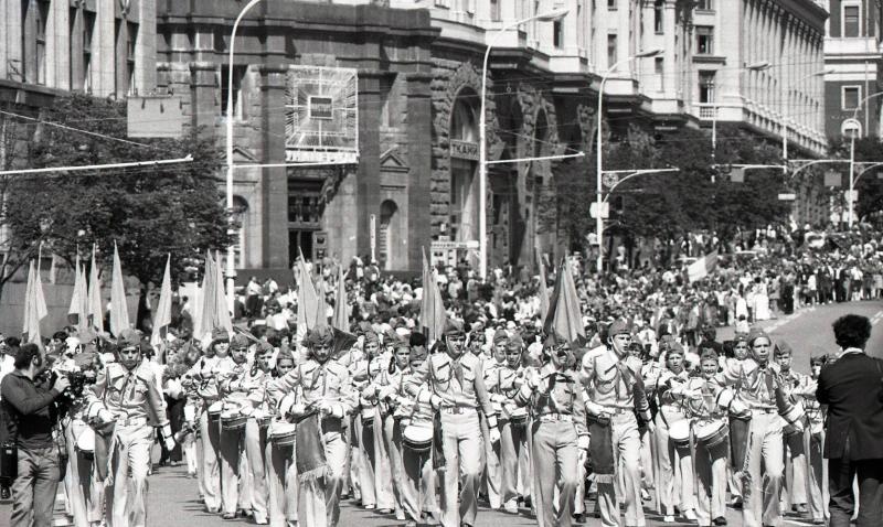 Международный детский фестиваль, 1977 год, г. Москва. Выставка «Будни эпохи застоя» с этой фотографией.