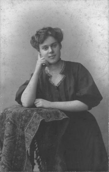 Портрет молодой женщины, 1908 год, г. Санкт-Петербург
