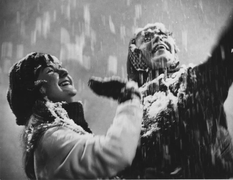 Первый снег, 1960 год. Выставки&nbsp;«Не забывайте радовать людей улыбкой»&nbsp;и «Первый снег» с этой фотографией. 