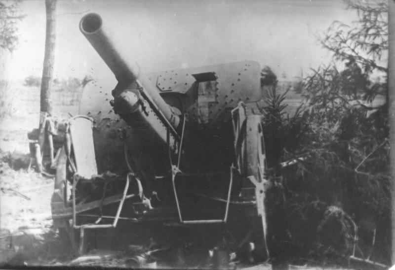 Орудие противника на огневой позиции, захваченное войсками в Курляндии, февраль - март 1945, Латвийская ССР
