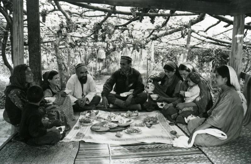 Чаепитие в саду, 1955 - 1965, Таджикская ССР, Курган-Тюбе