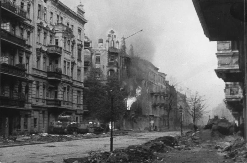 Бои в Берлине, 20 - 30 апреля 1945, Германия, г. Берлин