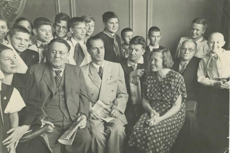 Встреча пионеров с писателем С. Маршаком, 1946 год