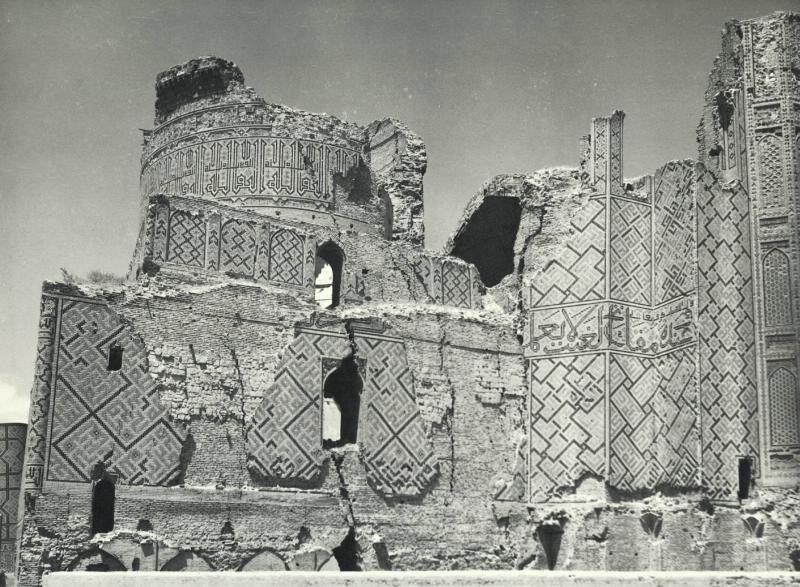 Развалины мечети Биби-Ханым, 1947 год, Узбекская ССР, г. Самарканд. Построена в 1399–1404 годах.