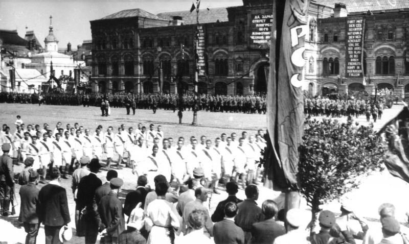 Демонстрация на Красной площади в честь II конгресса III Интернационала, 27 июля 1920, г. Москва
