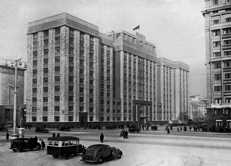 Дом Совнаркома, 1936 год, г. Москва. Выставка «Москва в объективе Наума Грановского» с этой фотографией.Архитектор Аркадий Лангман.