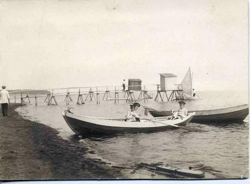 Лодки на берегу моря, 1910-е