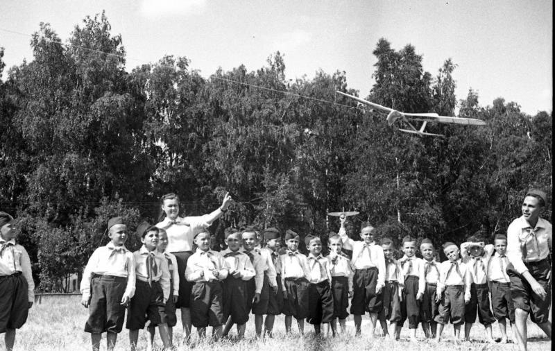 Юные авиамоделисты, 1946 год