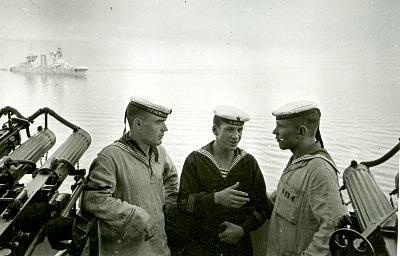 Команда линкора «Марат» беседует с молодыми краснофлотцами, май - октябрь 1939