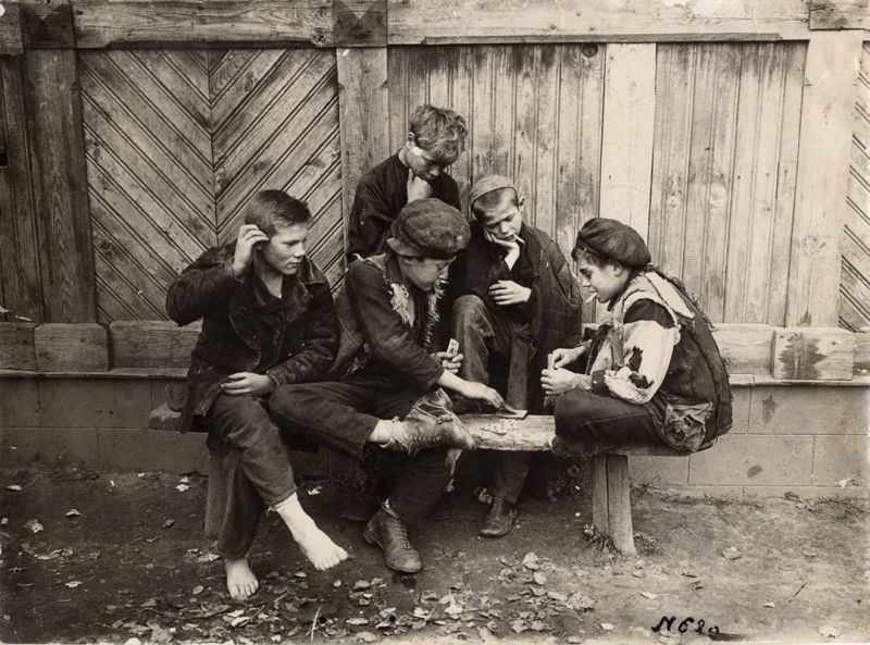 Беспризорники, 1920-е, Владимирская губ., г. Муром. Выставка «Государство в государстве»&nbsp;с этой фотографией.