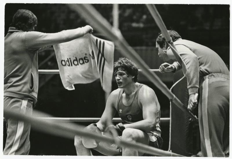 Бокс. В перерыве между раундами, 1980-е. Выставка «Бокс!» с этой фотография.