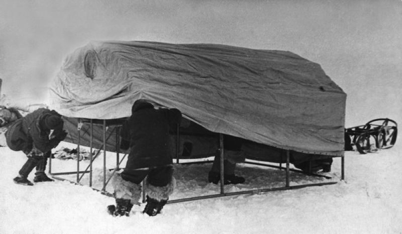 Натягивание брезента на жилую палатку, 1937 год