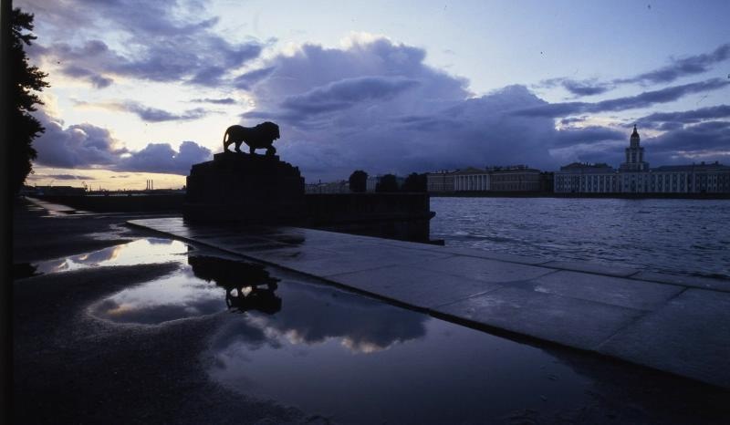 Скульптура льва на Дворцовой пристани, 1980-е, г. Ленинград