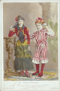 Двойной портрет в маскарадных костюмах, февраль 1883, г. Москва. Выставки&nbsp;«В красной фуражке» и «Дети XIX века» с этой фотографией.