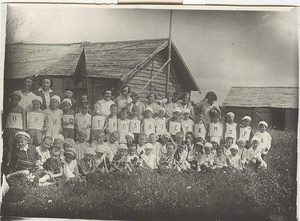 Летом за городом, 1930-е