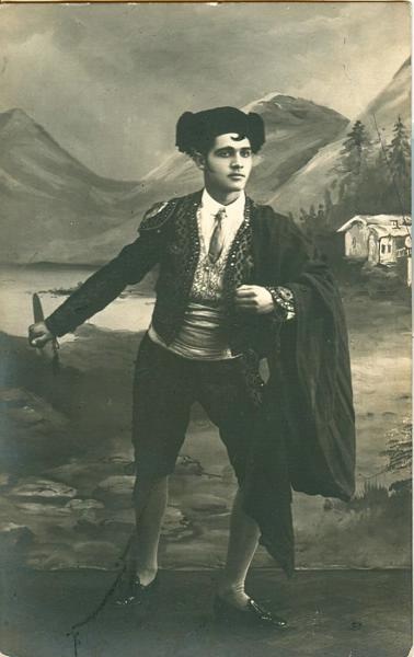 Портрет мужчины в испанском костюме, 1910-е