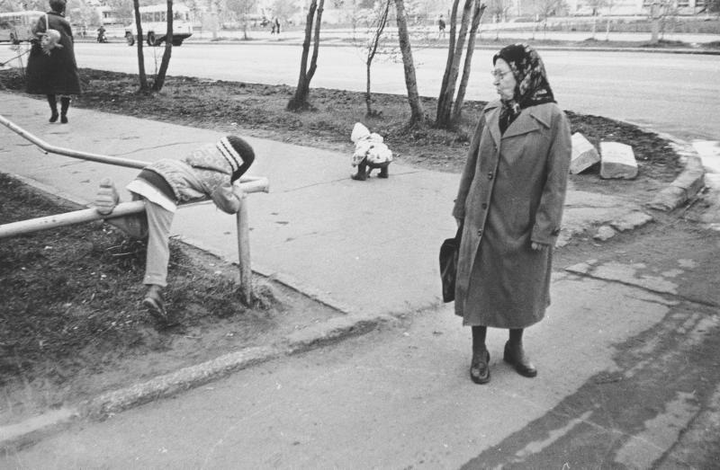 Без названия, 1986 год, Коми АССР, г. Сыктывкар. Выставка «Игра длиной в полвека» с этой фотографией.
