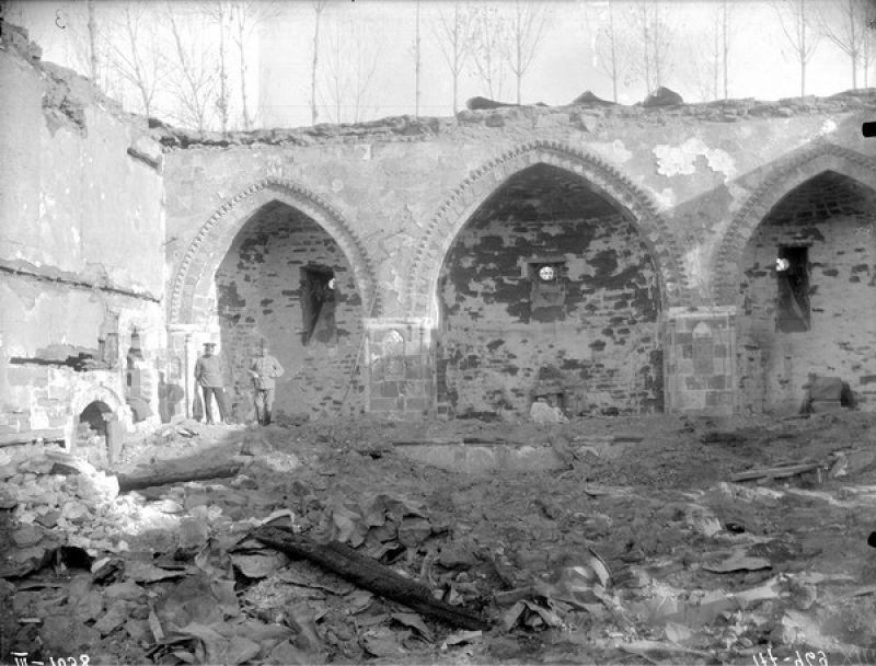 Внутренний вид церкви Нурашен, 1915 - 1916, Турция. Экспедиция С.В. Тер-Аветисяна в Ванский округ.