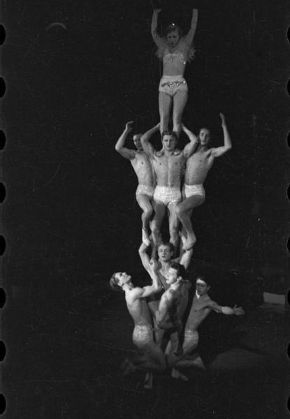 Акробаты с подкидными досками, 1940 год, г. Москва