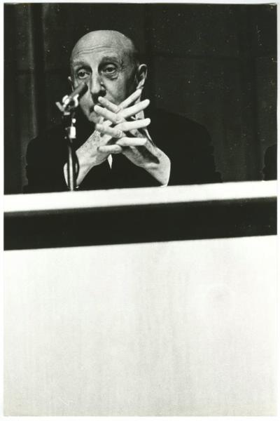 Поэт-переводчик Сергей Шервинский, 1970-е. Кинограмма № 2.Выставка «Подобрать слова» с этой фотографией.