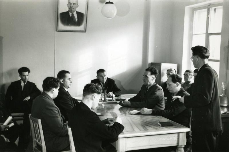 На совещании, 1955 - 1965