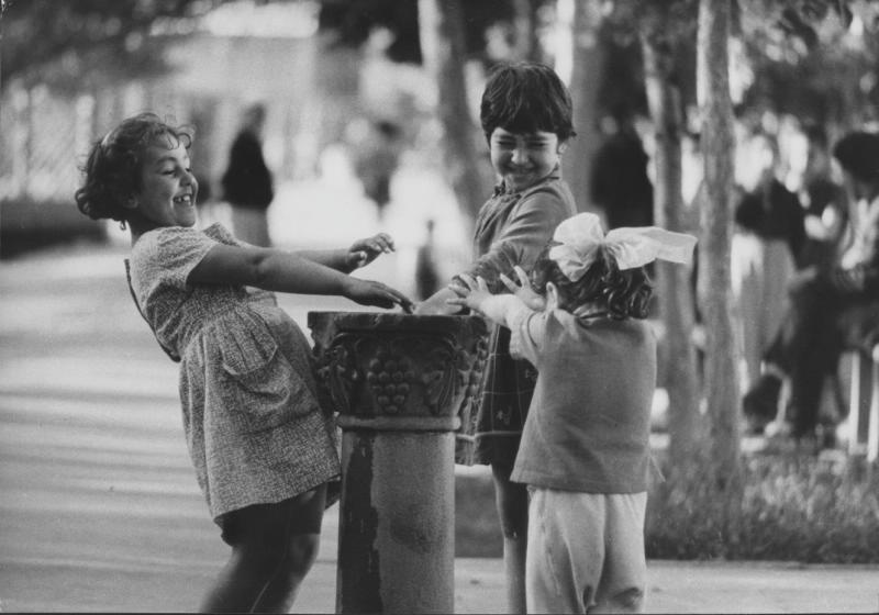 Без названия, 1967 год, Армянская ССР, г. Ереван. Выставка «Что такое счастье?» с этой фотографией.&nbsp;