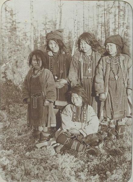 Детский групповой портрет, 1910-е. Из серии «Этнографическая экспедиция по Северу».