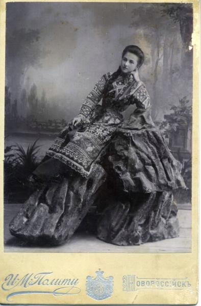 Девушка с косой, 1900 год, г. Новороссийск