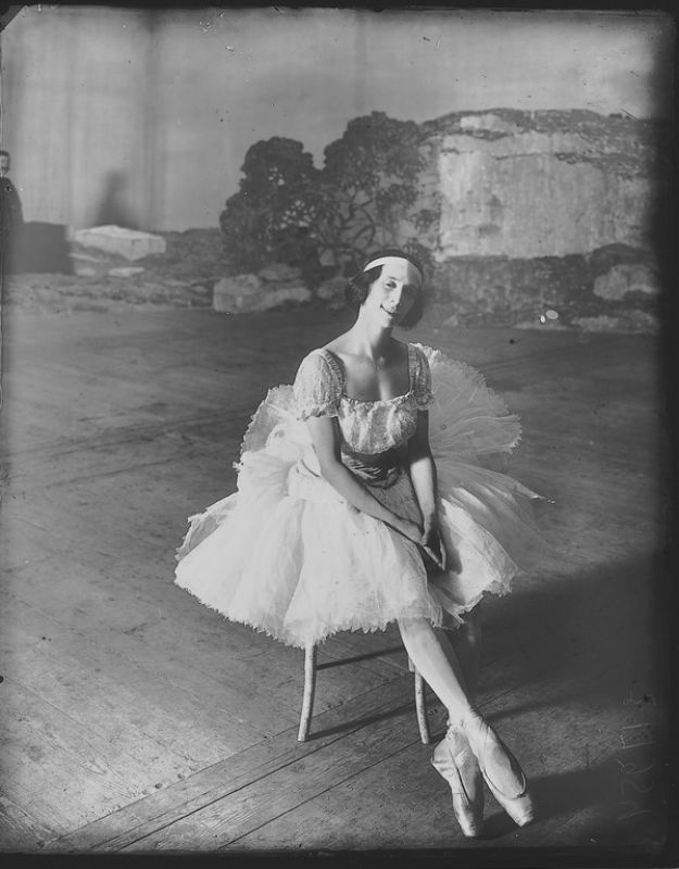 Анна Павлова в балетном костюме на сцене, 1907 год, г. Санкт-Петербург