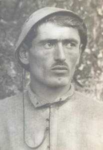 Иван Георгиевич Курдиани. Мулахская община, 1928 год, Грузинская ССР, Сванетия. Выставка «Сергей Шиманский. Не Ленинград» с этой фотографией.Из серии «Типы Сванетии, жилище, быт, культ».