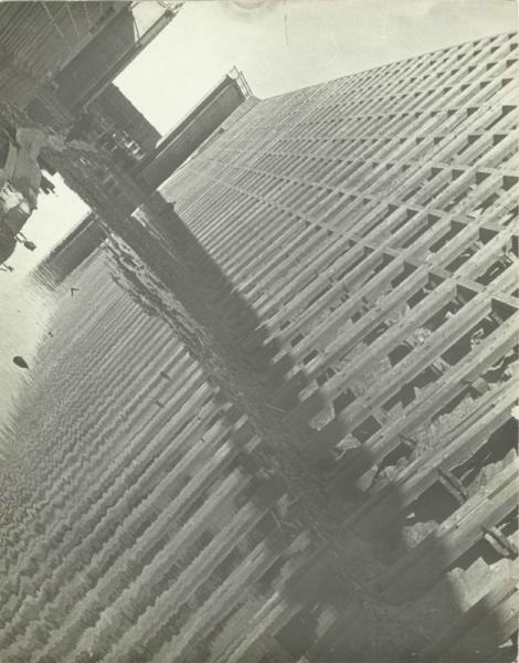 Шлюз. Отражение, 1933 год, Карельская АССР. На строительстве Беломорско-Балтийского канала.