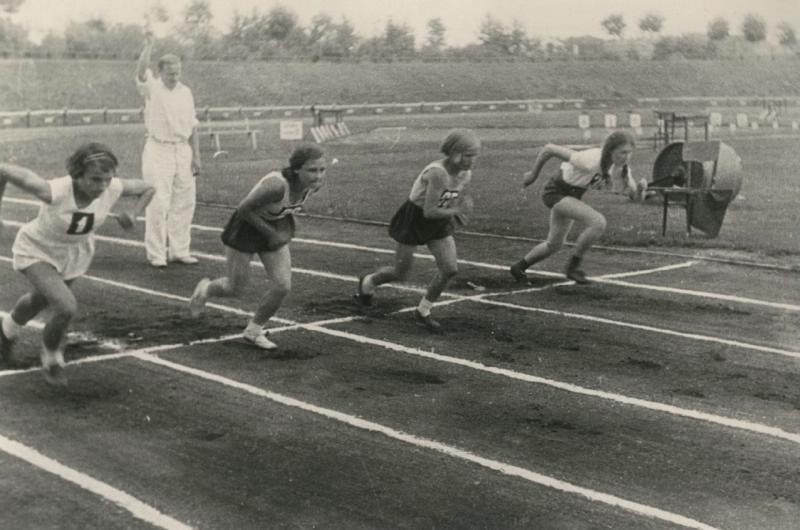 На стадионе юных пионеров, 1936 год