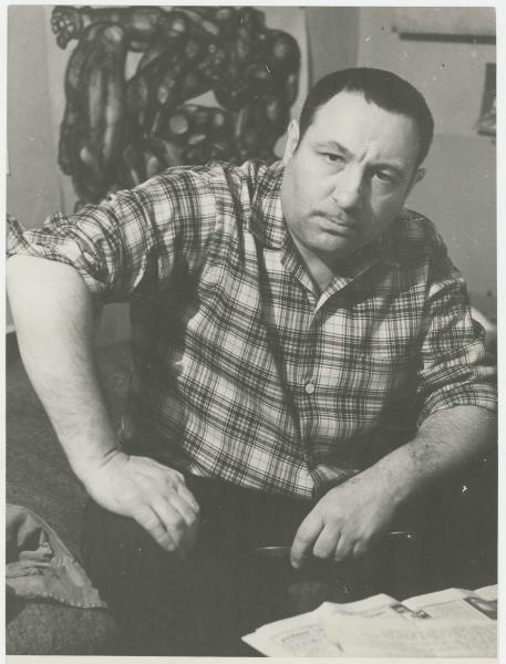 Эрнст Неизвестный, 1960-е, г. Москва. Выставка «Клетка на все времена» с этой фотографией.