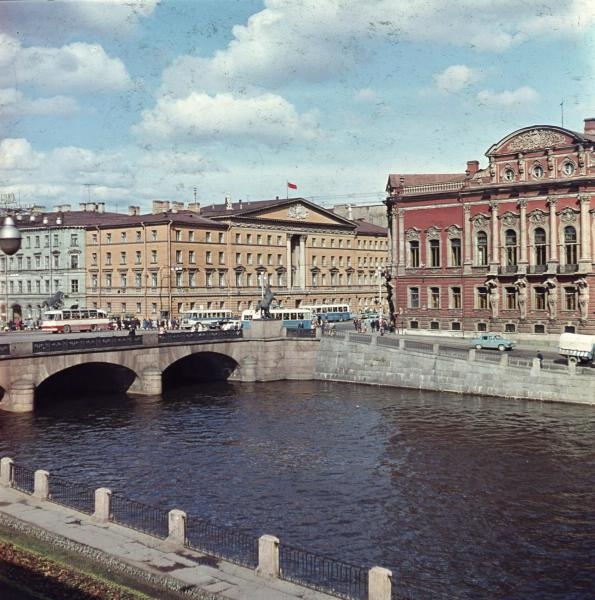 Аничков мост, 1961 - 1969, г. Ленинград. Выставка «Петербургские дворцы» с этой фотографией.
