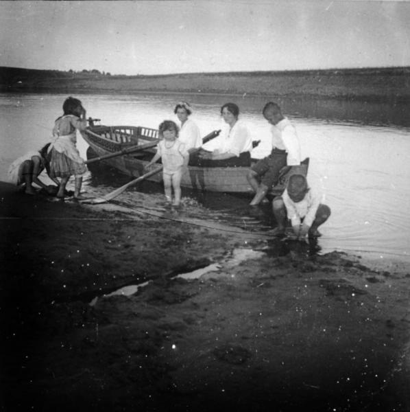 На берегу реки, 1910-е, Владимирская губ., Вязниковский у., с. Станки