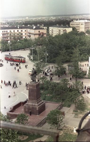 Площадь Первой пятилетки. Памятник Серго Орджоникидзе, 1958 год, г. Свердловск, пл. Первой пятилетки