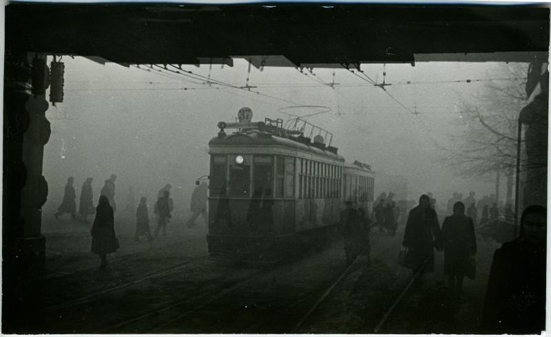 Комсомольская площадь, 1955 год, г. Москва. Видео «120 лет московскому трамваю» с этой фотографией.