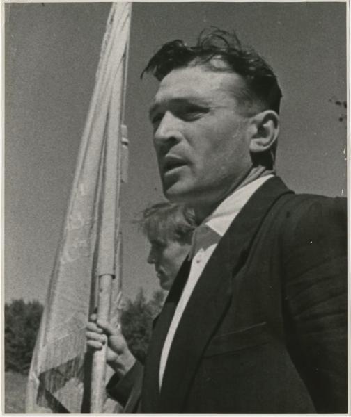 На митинге, 1960 - 1963