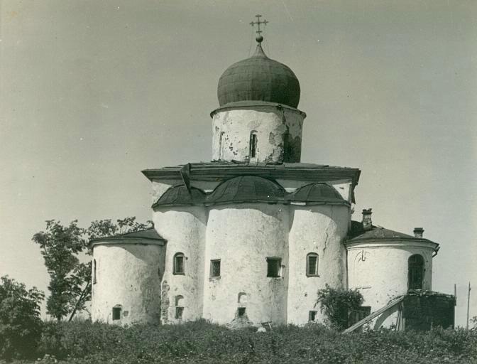 Церковь Ильи Пророка на Славне, август 1948, г. Новгород. 1198–1455 годы. Вид с востока.