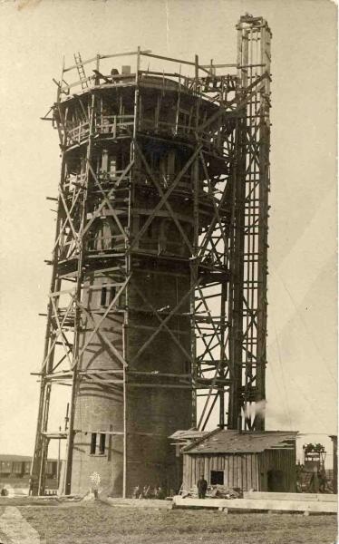 Водонапорная башня в лесах, 1910-е