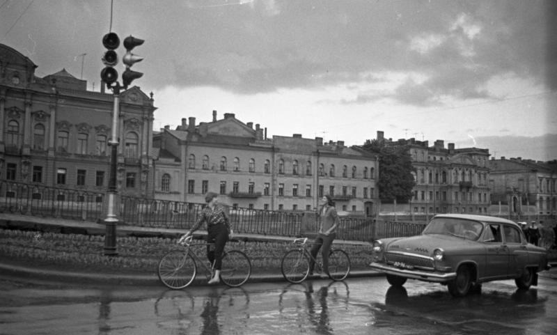 Велосипедистки на набережной, 1960-е, г. Ленинград
