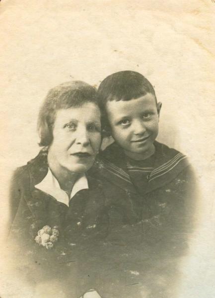 Портрет женщины с мальчиком, 1920-е
