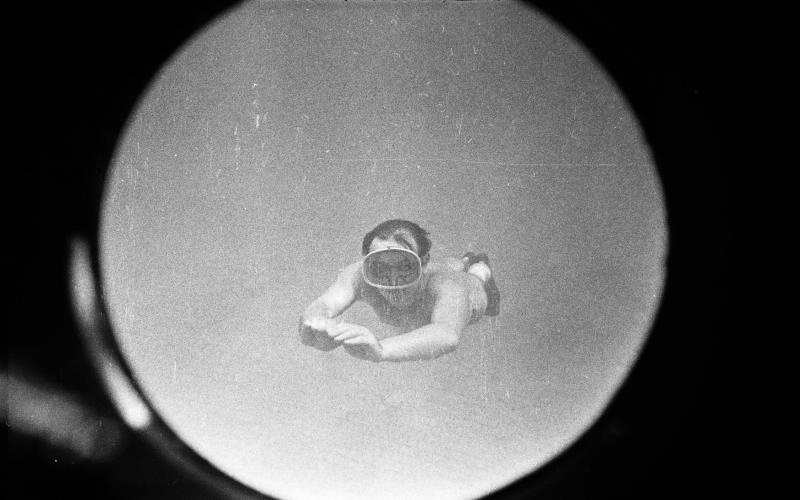 Автопортрет в бассейне «Москва», декабрь 1972, г. Москва