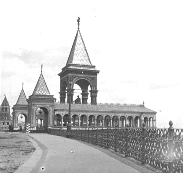 Памятник Александру II в Московском Кремле, 1909 - 1915, г. Москва. Уничтожен в 1918 году.