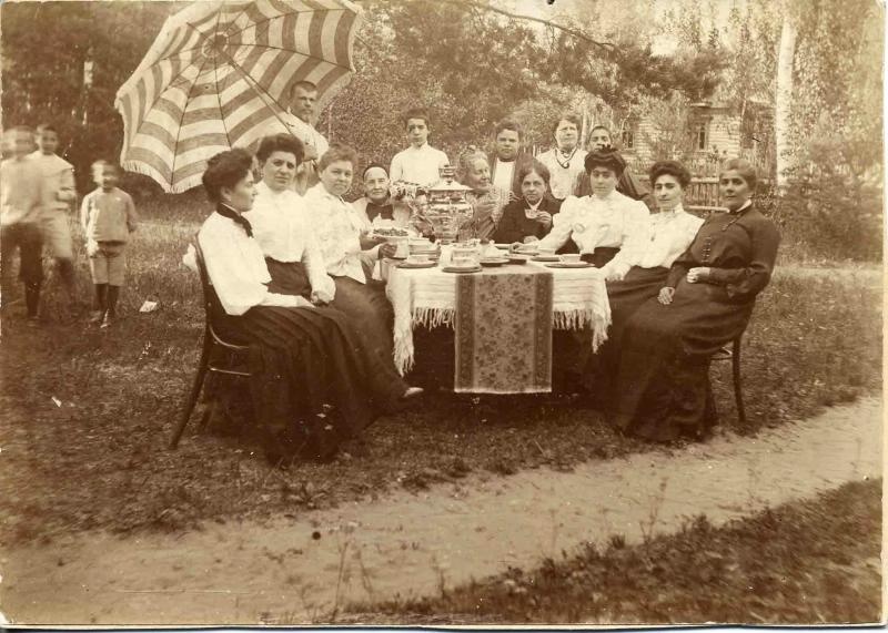 Чаепитие на даче, 1900 - 1905