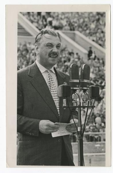 Поэт Сергей Михалков выступает на стадионе, 1960-е