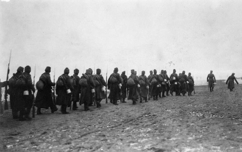 Солдаты на марше, 1915 год