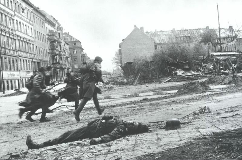 Бой в Берлине, 1945 год, Германия, г. Берлин. Выставка: «Бои за Берлин» с этой фотография.